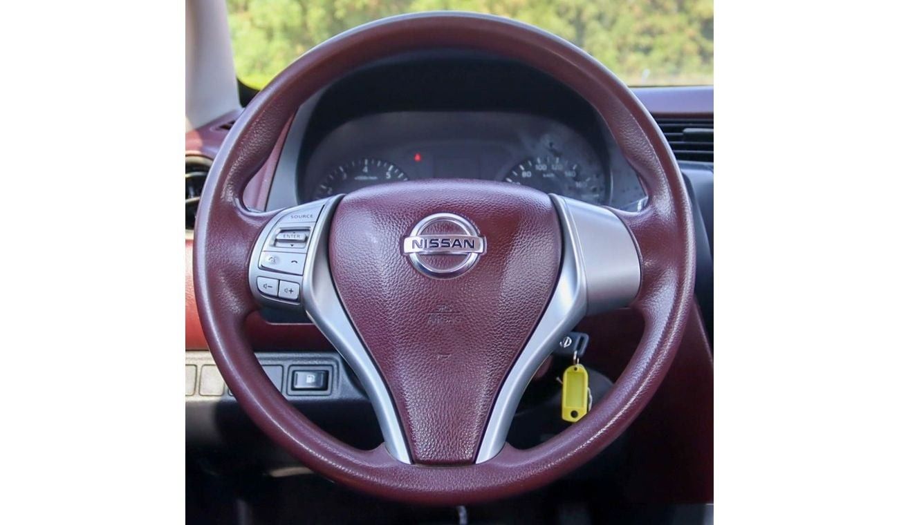 Nissan Navara Std 2.5L 4WD A/T Nissan Navara 4WD 2019 GCC Original Paint accident-free in excellent condition 1175