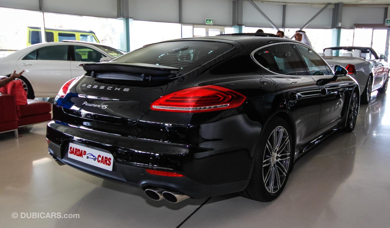 Porsche Panamera 4S