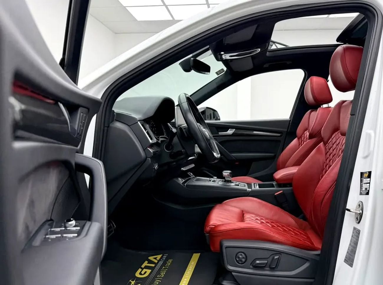 Audi SQ5 Quattro, Full Service History, Carbon Fiber Interior, Fully Loaded, GCC