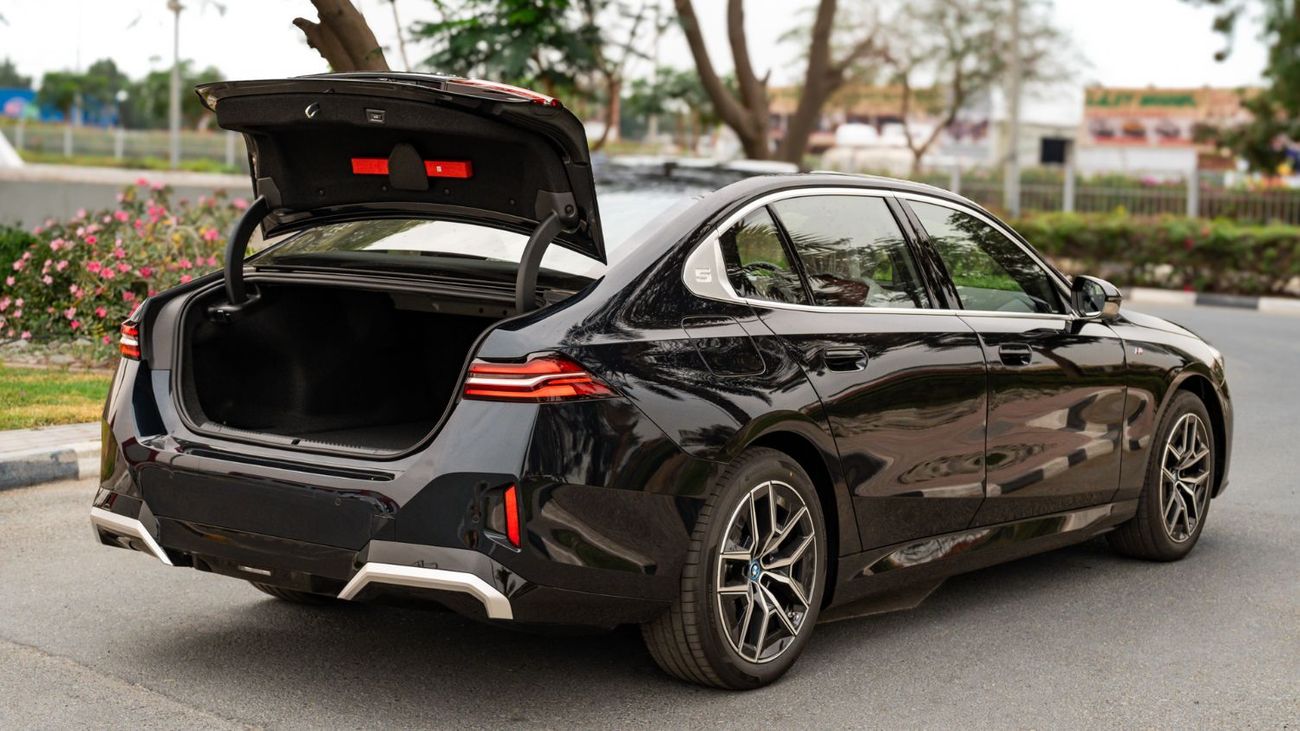 BMW i5 2025 | BMW I5 EDRIVE 35L M SPORT PACK [ EXPORT ONLY ]