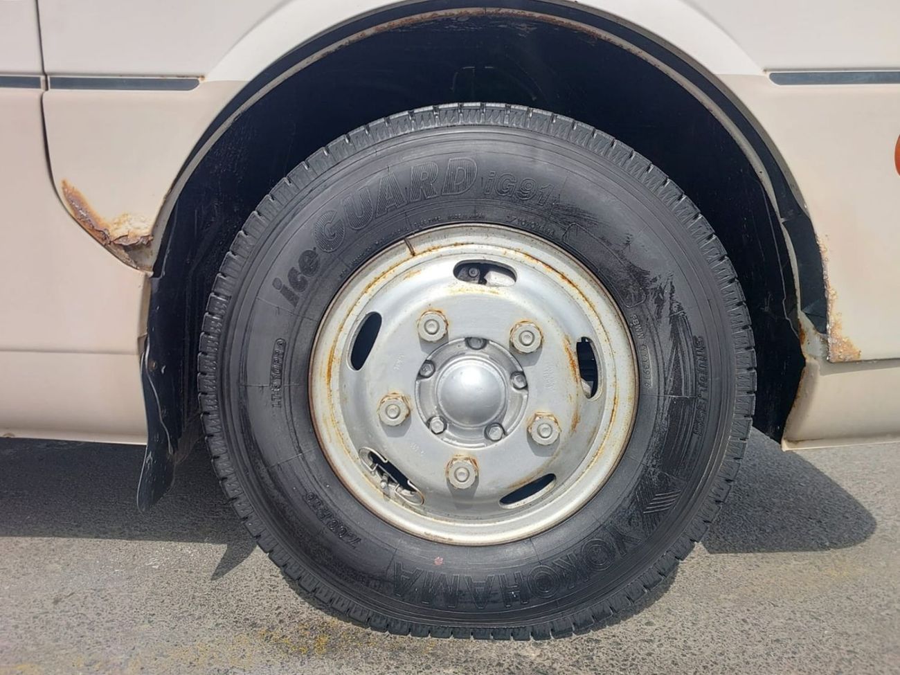 ميتسوبيشي روزا MITSUBISHI ROSA BUS RHD 1999 MODEL 5.2 L DIESEL AUTOMATIC(PM00153)