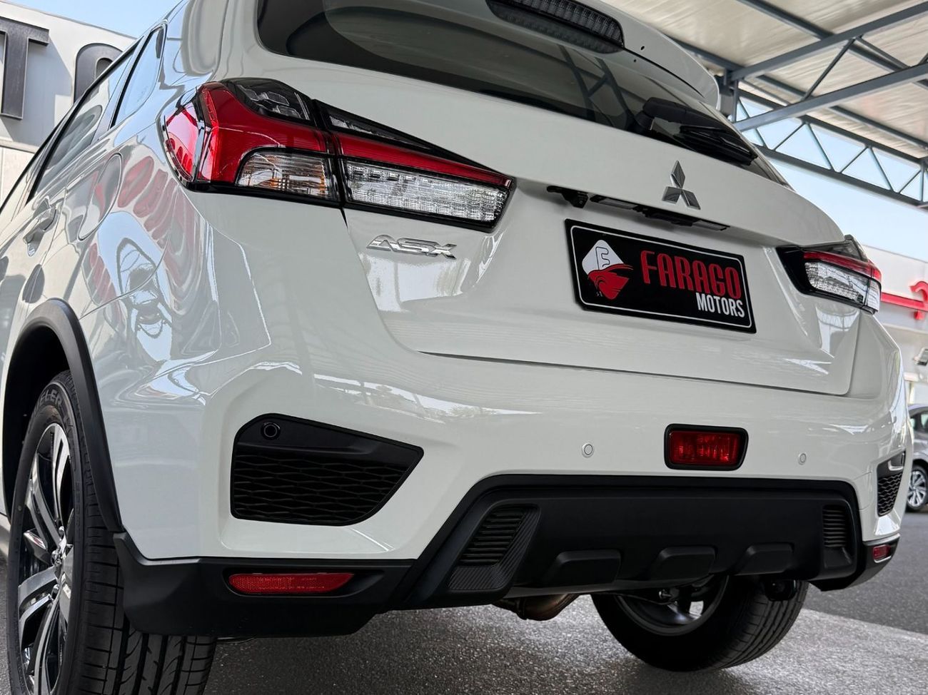 ميتسوبيشي ASX 2.0 LUXURY 4WD PANORAMA **EXPORT ONLY**التصدير فقط خارج الخليج***