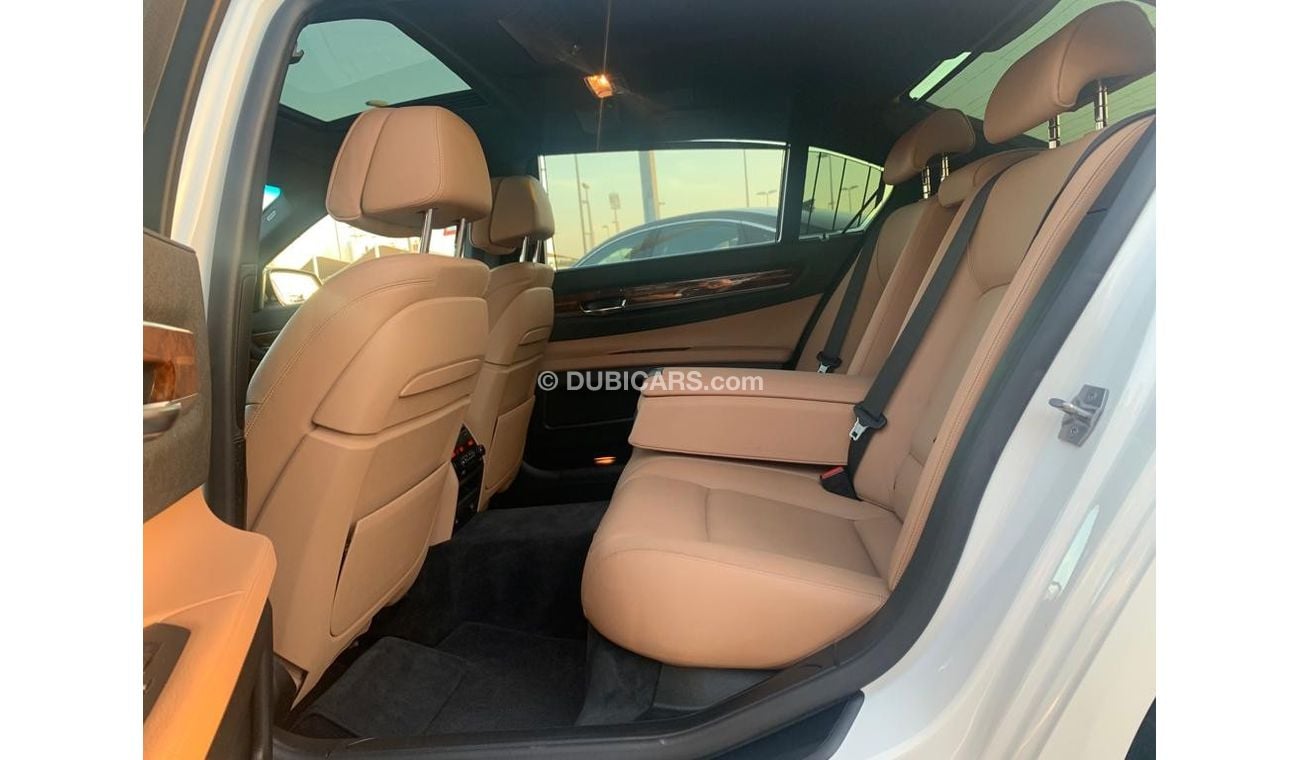 BMW 750Li Executive BMW 750- Li -Gcc_2015_Excellent_Condition _Full option