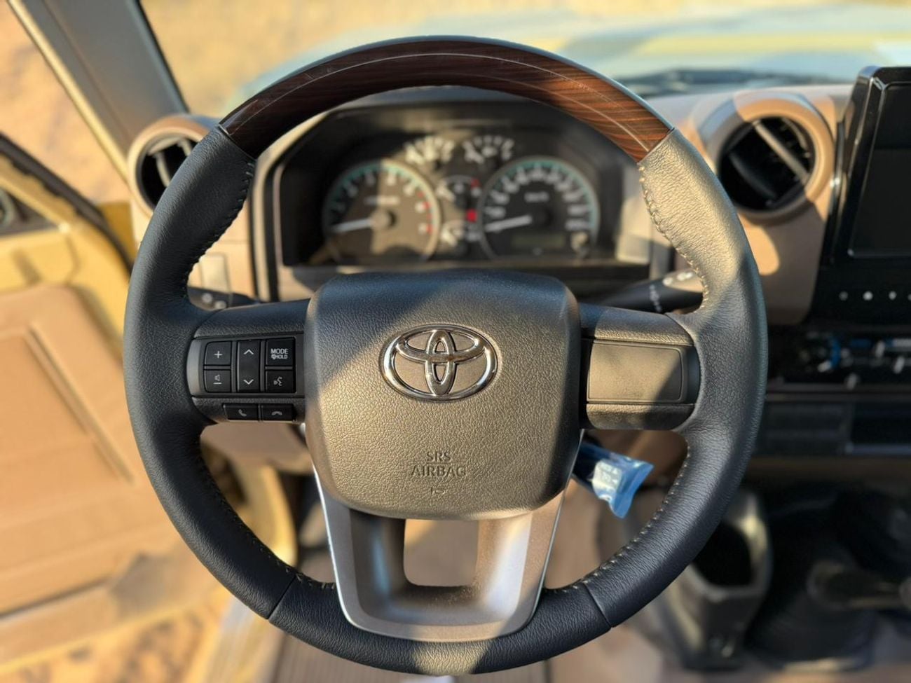 تويوتا لاند كروزر بيك آب