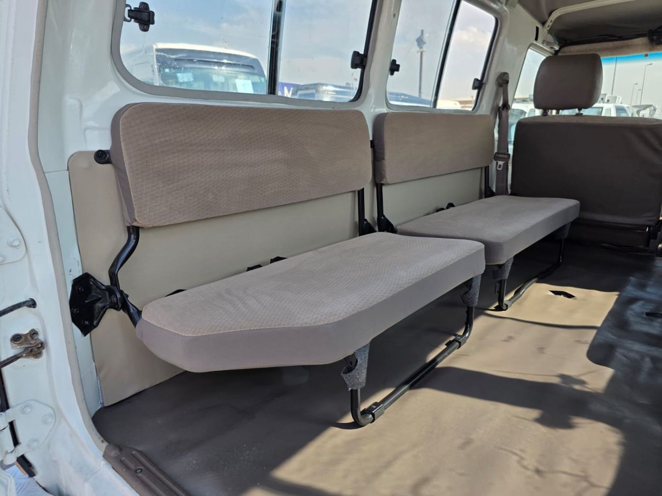 Toyota Land Cruiser TOYOTA LAND CRUISER HARDTOP SUV RHD 1999 MODEL 4.2 L DIESEL MANUAL(PM00008)