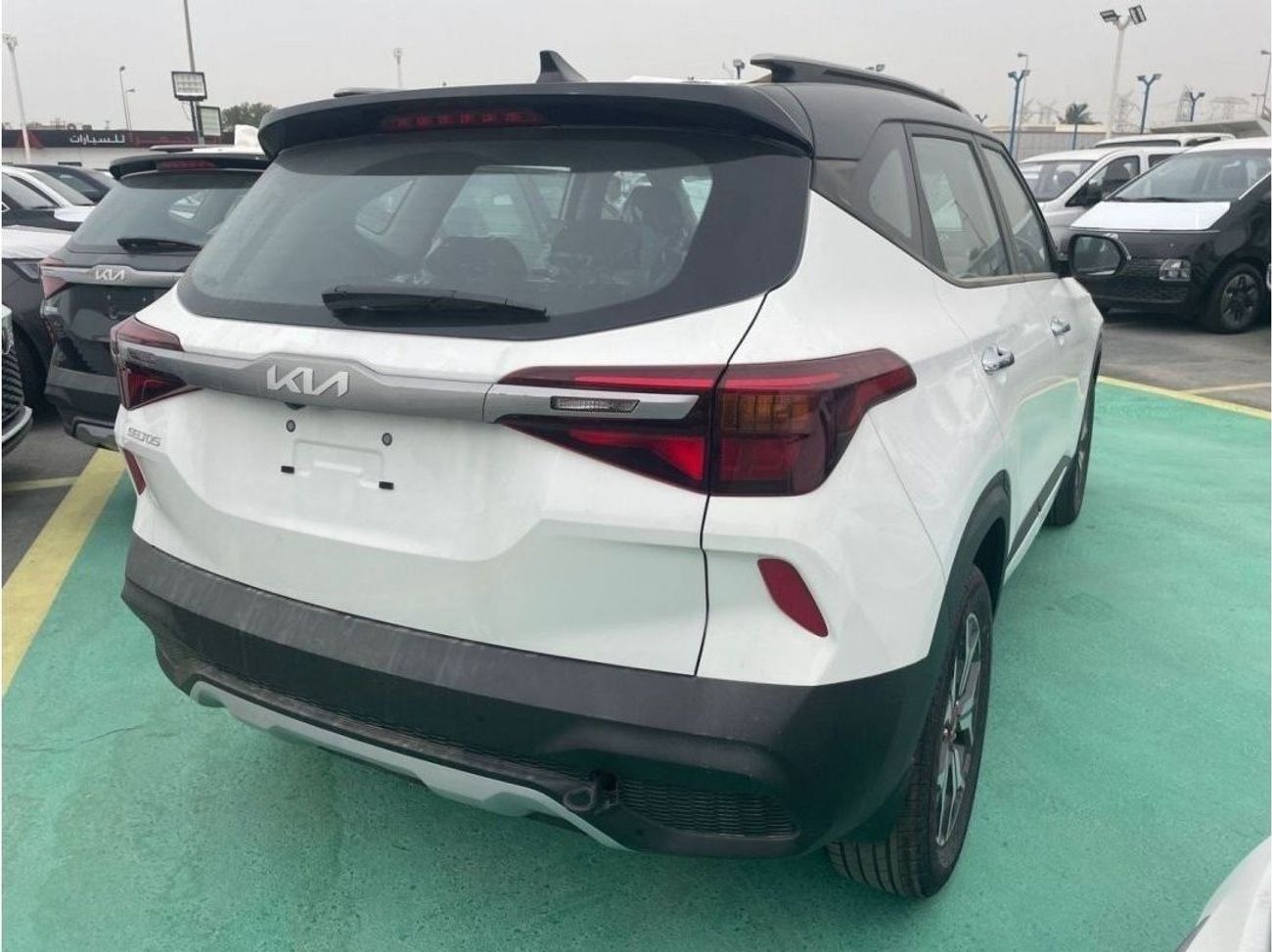 Kia Seltos 1.6 engine   with sun  roof push start 2024