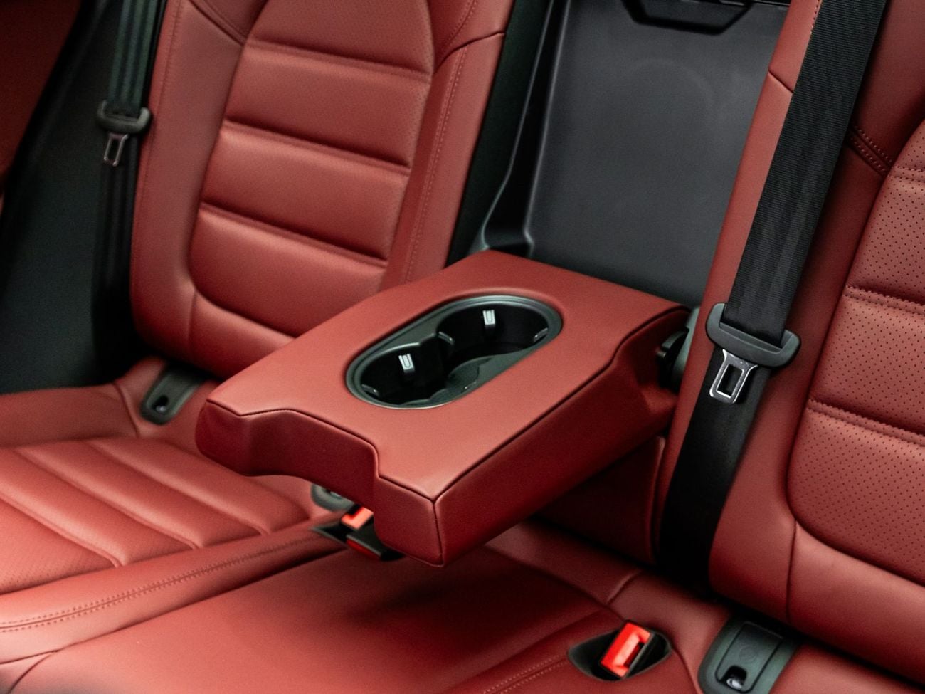 بورش ماكان 2026 Porsche Macan S, 2.9 V6, 4WD, 375bhp, 7 Speed Dual-Clutch Automatic