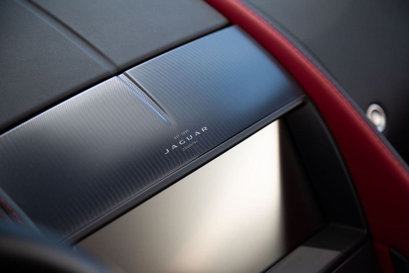 جاكوار F Type R-ديناميك  P450