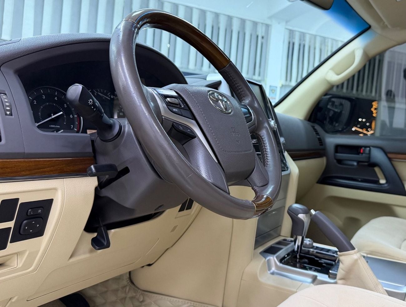 تويوتا لاند كروزر EXR 4.0L 4WD