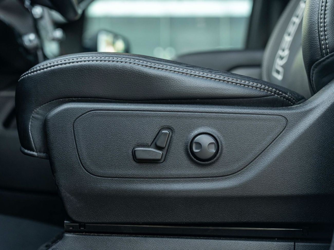 رام 1500 AED 3,302 PM • RAM 1500 REBEL LUXURY • ONLY 28,000 KMS • 5.7L HEMI® V8 • OFFICIAL DODGE WARRANTY