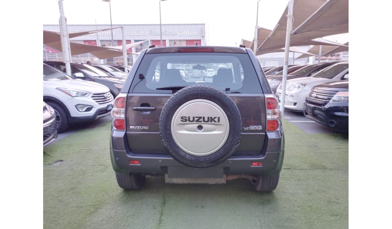 Suzuki Grand Vitara Gulf model 2012 coupe 2 remote control in excellent condition, you do not need any expenses