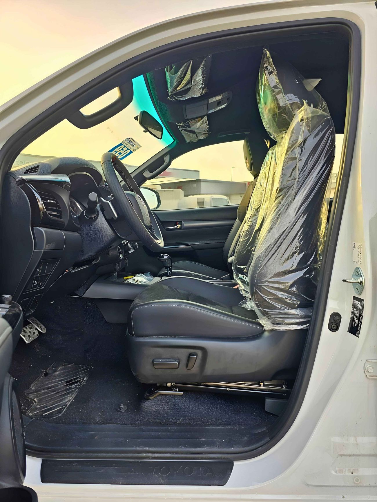 Toyota Hilux GR-S / V4 / 2.8L DIESEL / A/T / DVD / 360” Camera/ Roll Bar ( CODE # HDGR28AF)