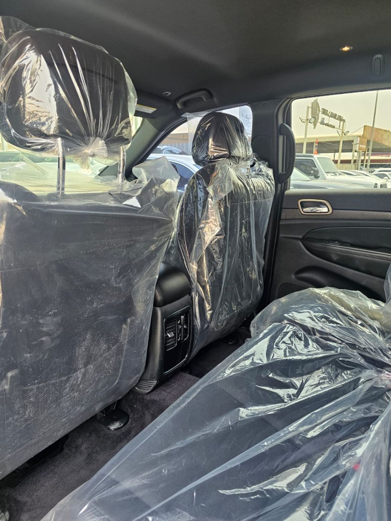 جيب جراند شيروكي Laredo 3.6L