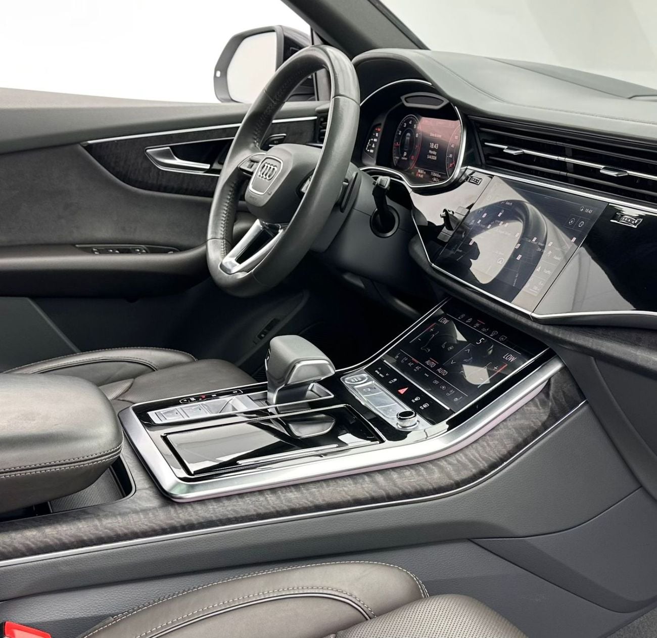 Audi Q8 2019 Audi Q8 55TFSI Quattro S-line, 1 Year Warranty Unlimited Km, Full Service History, GCC