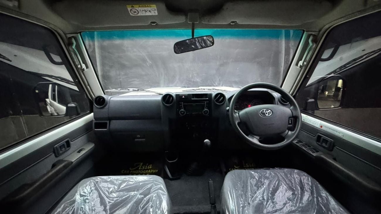 تويوتا لاند كروزر بيك آب 2024 shape ,diesel 4.5 liter ,right hand drive ,4 doors ,2019 model ,only for export available