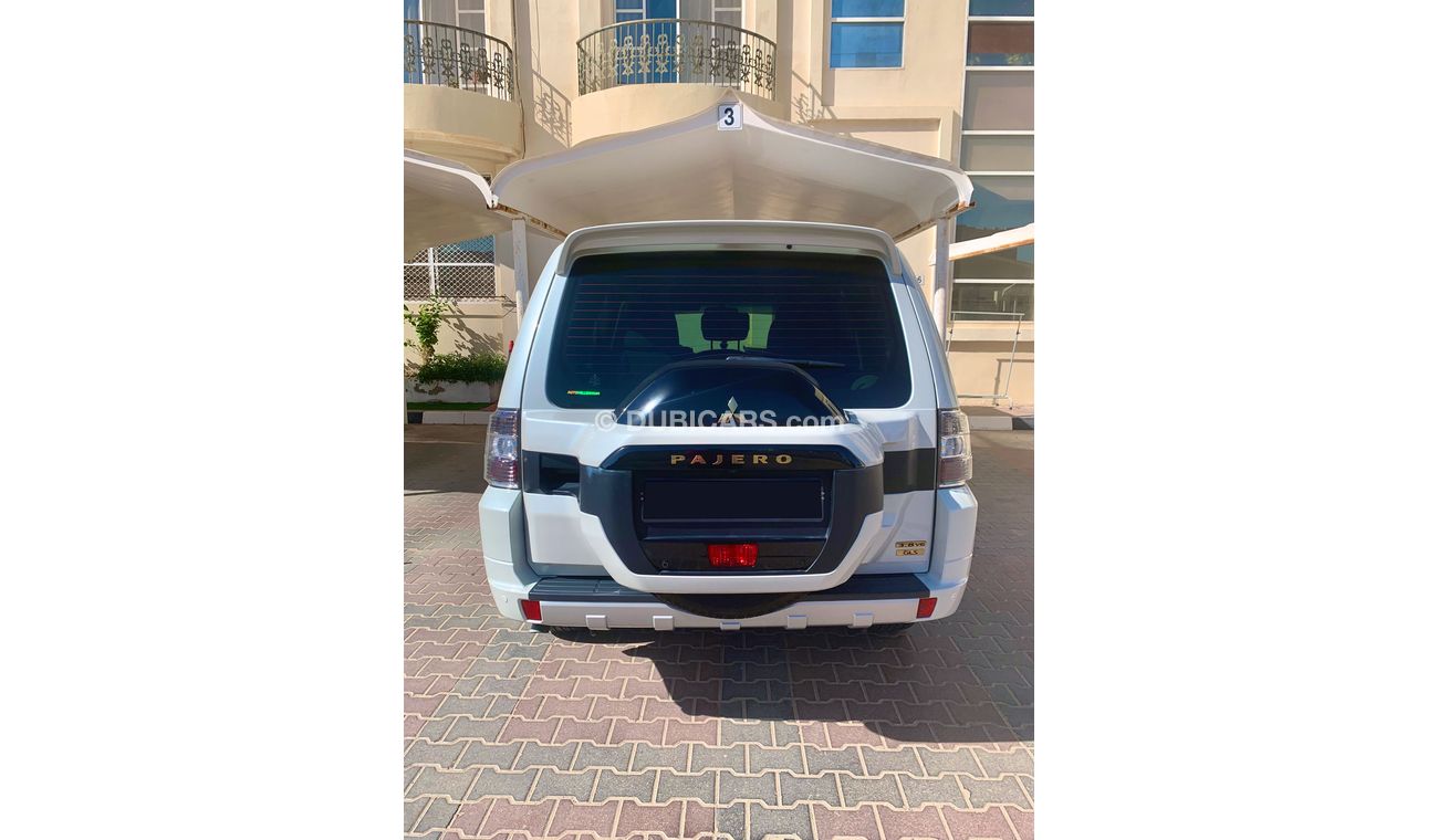 Mitsubishi Pajero 3.8 V6 GLS H/L (Gold Package)