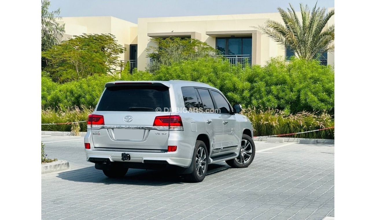 تويوتا لاند كروزر VXR