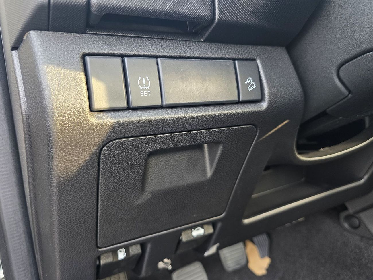 Isuzu D-MAX ISUZU DMAX S.C STD 1.9L DieselL M/T 2Doors White Color 2025 Model