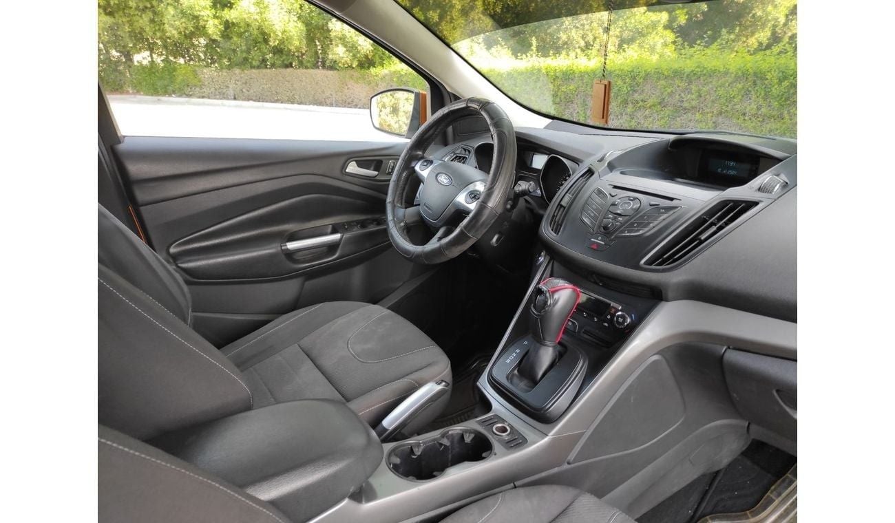 Ford Escape Ford Escape 2015 Gcc full automatic