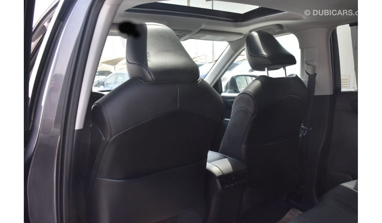 Toyota Highlander XLE AWD (7 seats )V-06 3.5 2021 CLEAN CAR / WITH WARRANTY