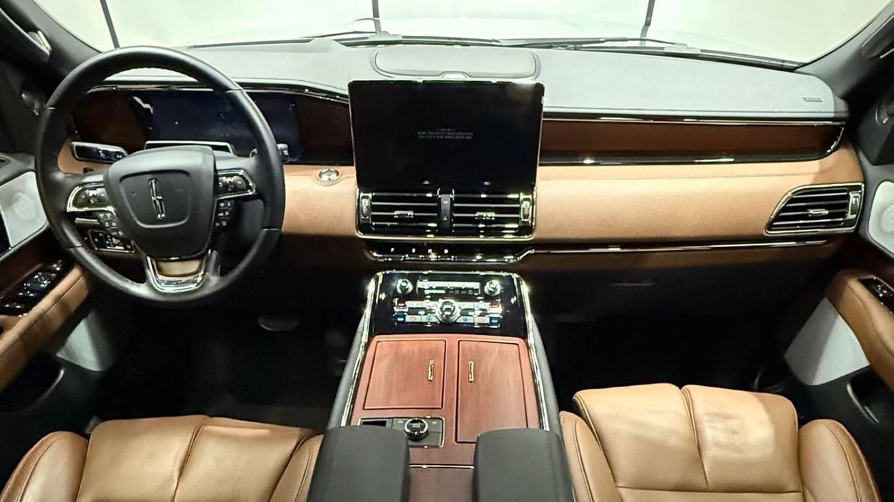 Lincoln Navigator Std 3.5L | GCC Specs | Warranty & Service Contract Until 2029 | Only 5,000 KM