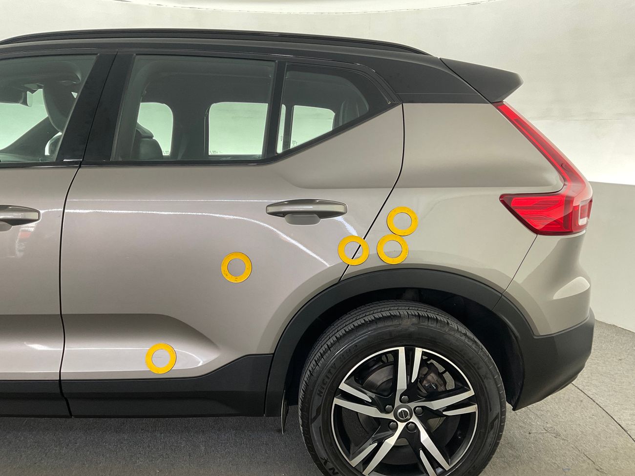 فولفو XC 40 T4 R Design | National Day Celebration | شامل الضمان | 0 ﺪﻔﻋﺓ ﺃﻮﻟﻯ