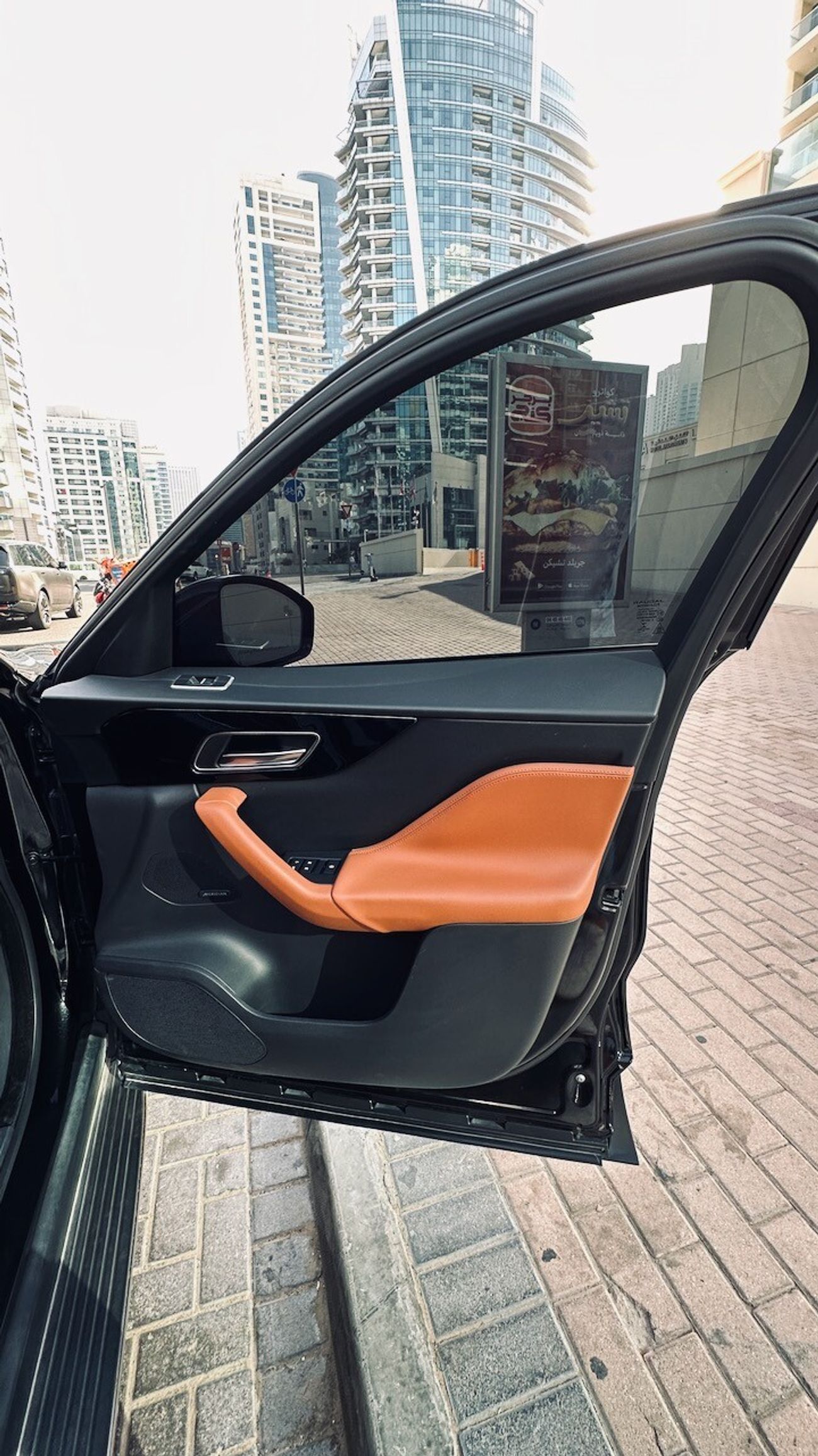 Jaguar F Pace V6 Supercharged F-Pace + HUD, Paddles, Sports mode, Cruise Control, Descent control