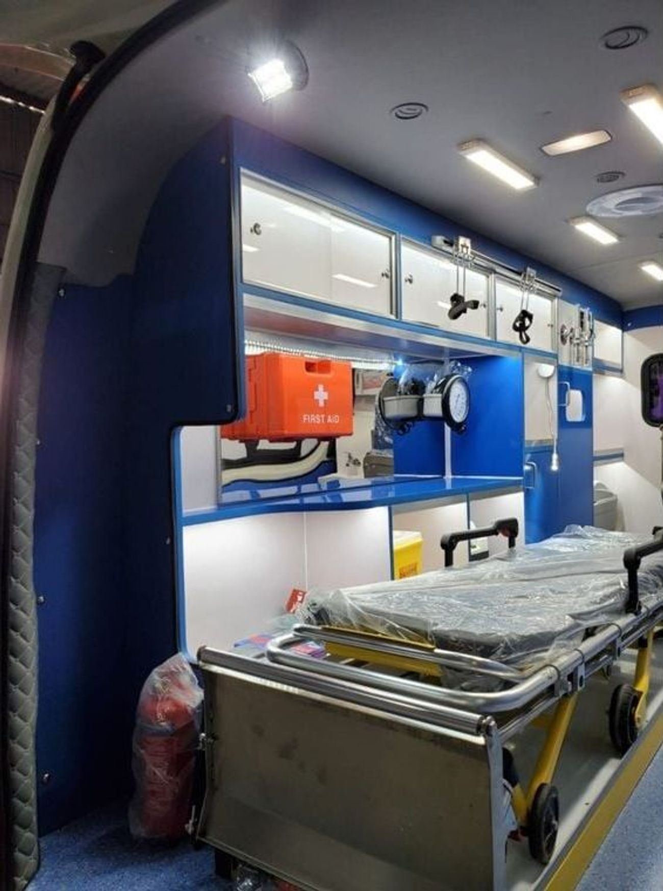 تويوتا هاياس 2025 Toyota Hiace 3.5 Petrol MT High Roof GCC (Ambulance)