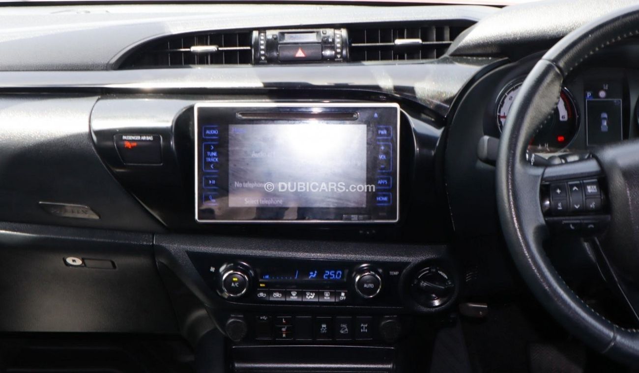 تويوتا هيلوكس SR5 Full option Clean Car