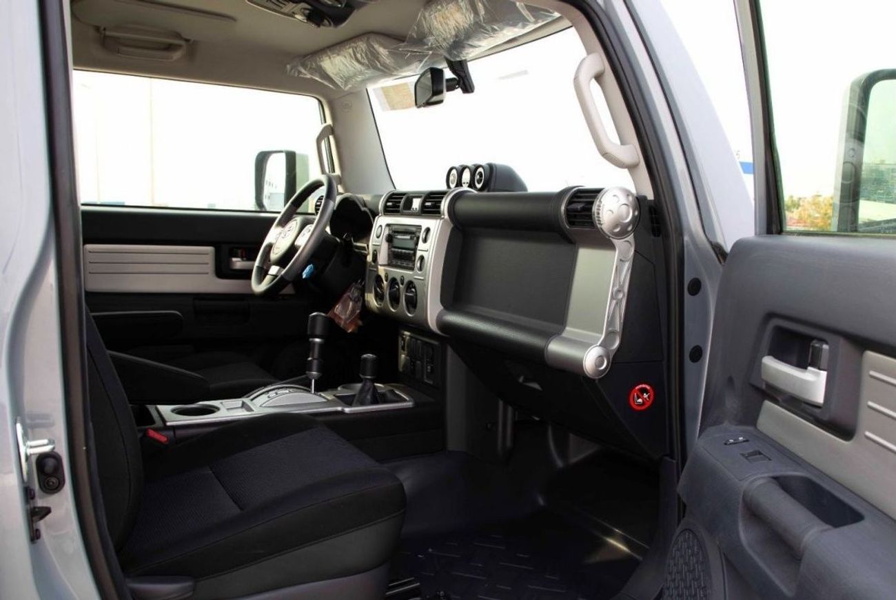 Toyota FJ Cruiser 2023 Toyota FJ Cruiser 4.0 Xtreme V 2 Air Bag - Grey inside Grey | Export Only