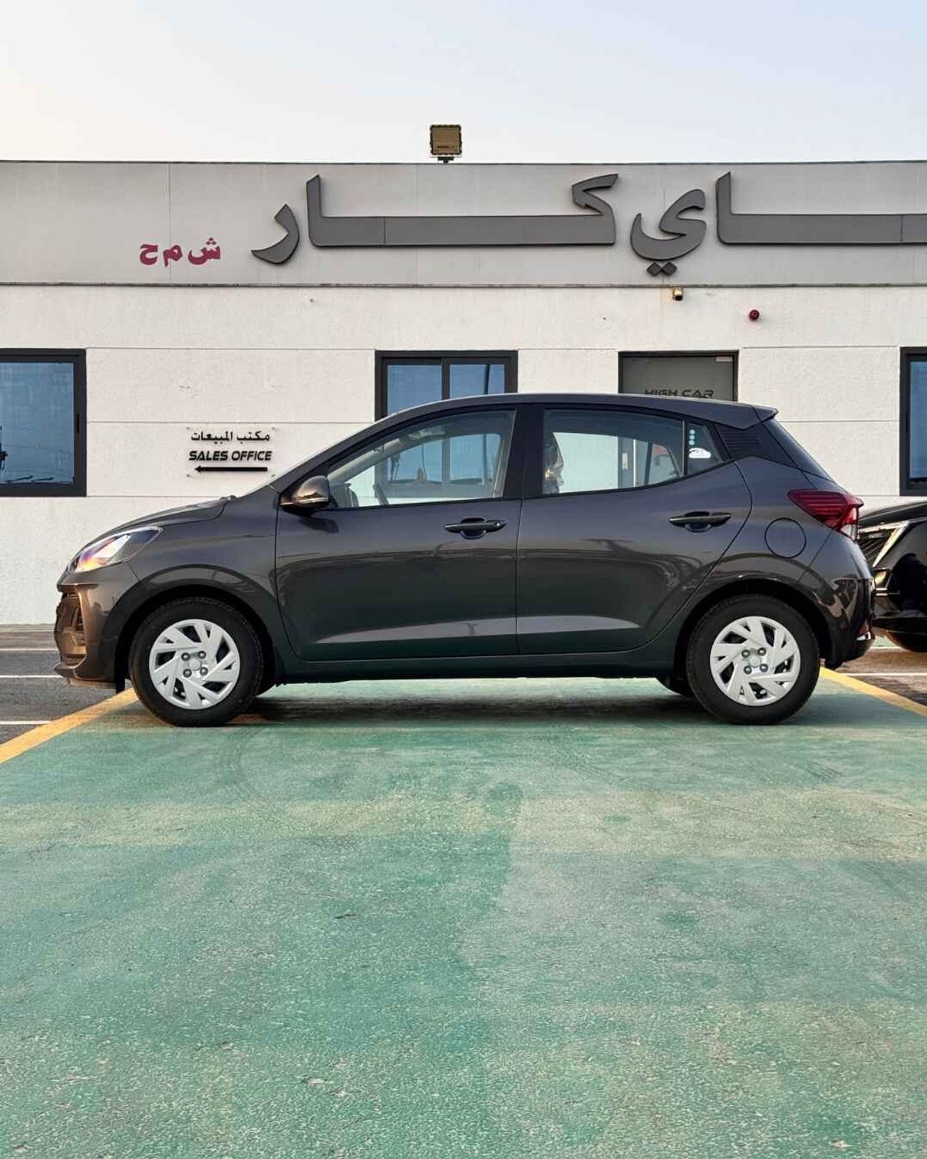 Hyundai Grand i10 SMART (HATCHBACK ) 1.2L GRAY COLOR -