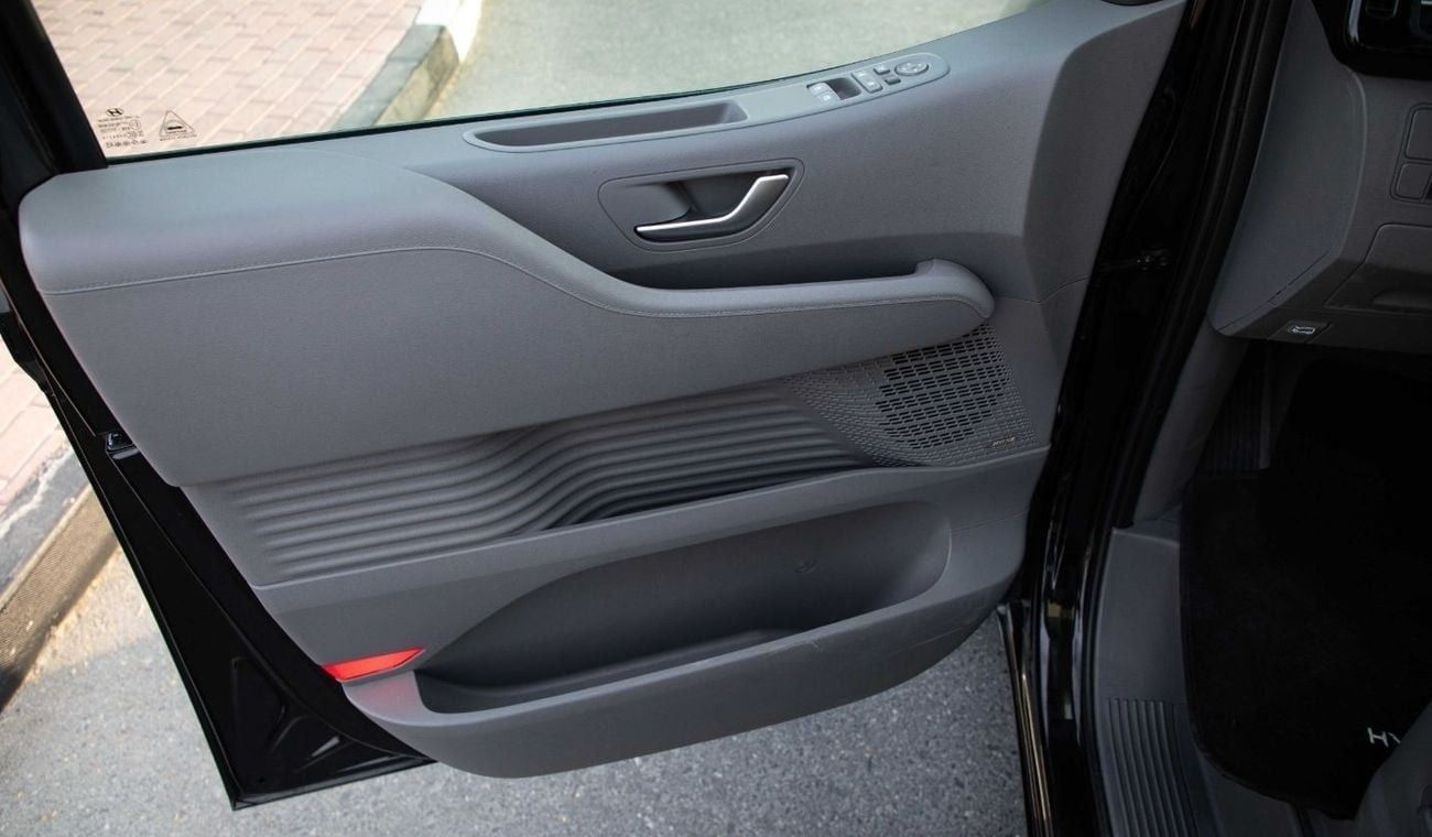 Hyundai Staria VIP 4-seater/GCC/2 Years Warranty/2022