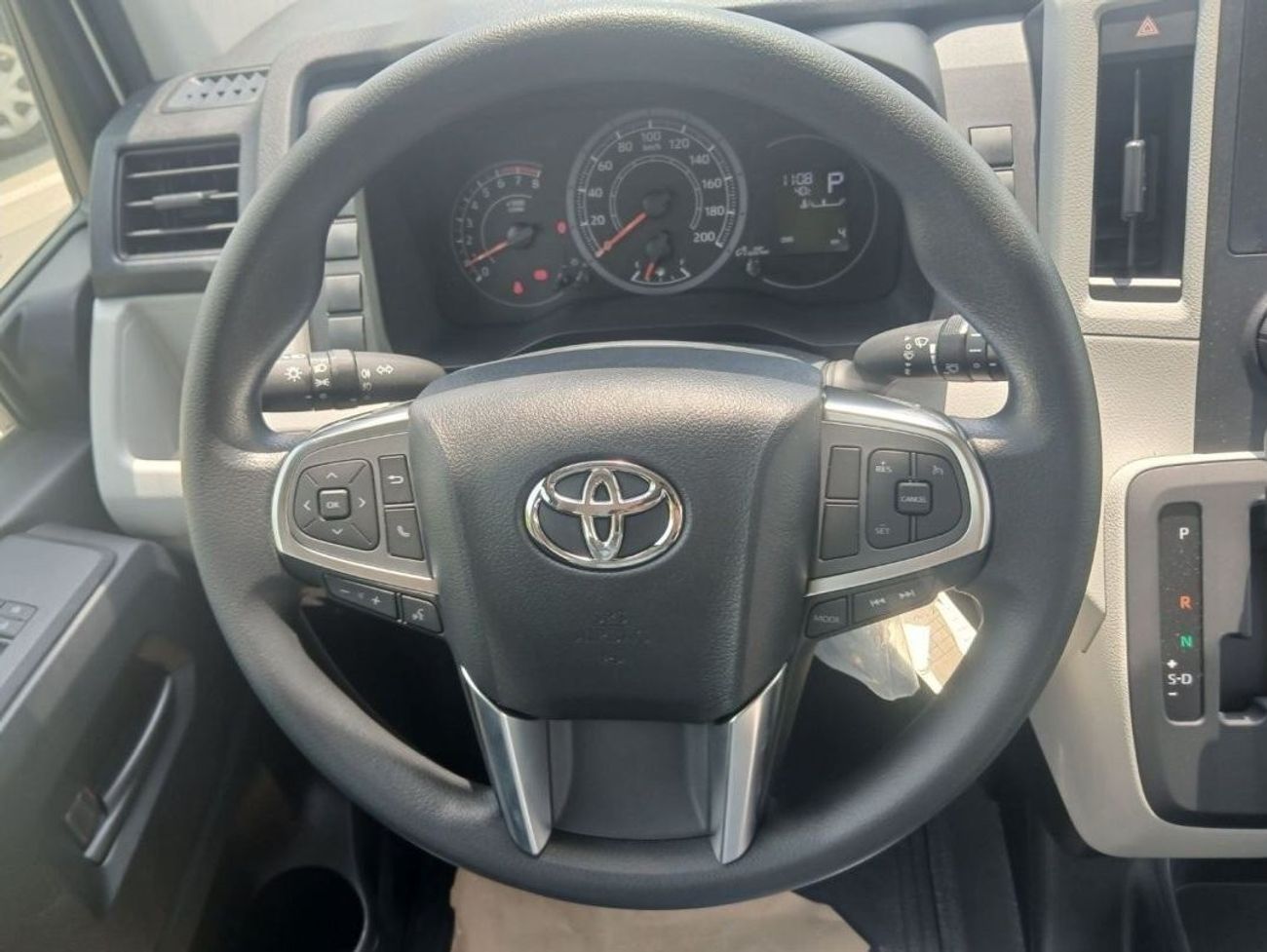 تويوتا هاياس ECT0003 - Toyota Hiace High Roof Passenger Van - 3.5L Petrol Auto White (Std)