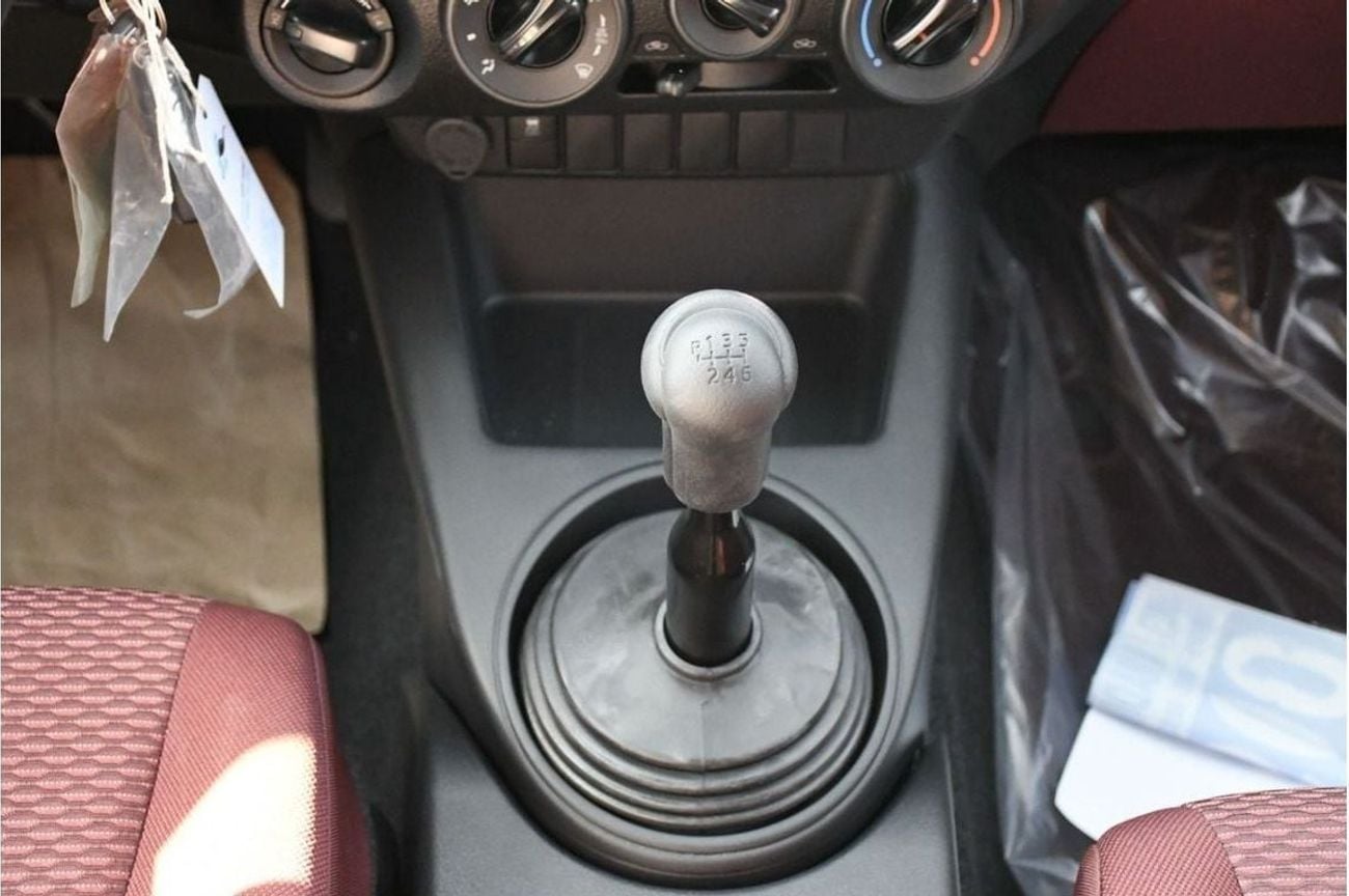 تويوتا هيلوكس SGLX TOYOTA HILUX 2.4 DSL 4x4 DC MANUAL TRANSMISSION