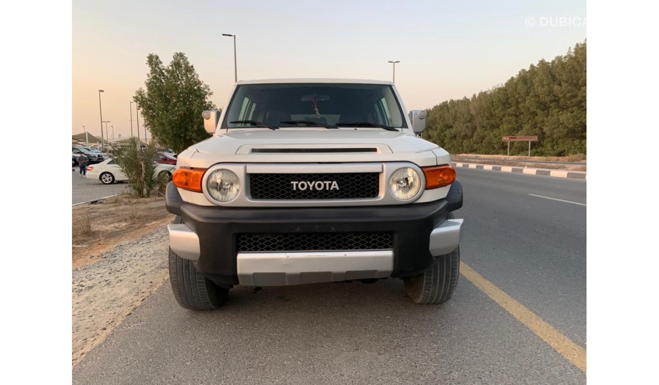 Toyota FJ Cruiser Toyota FG model 2011  gcc very celen car km 208,987 AED 52,000