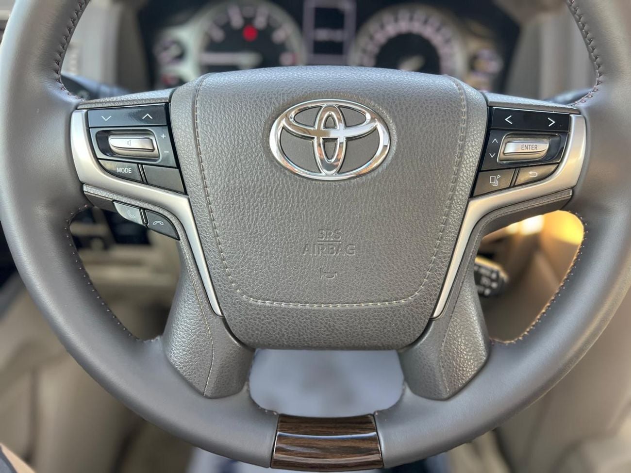 تويوتا لاند كروزر VXR