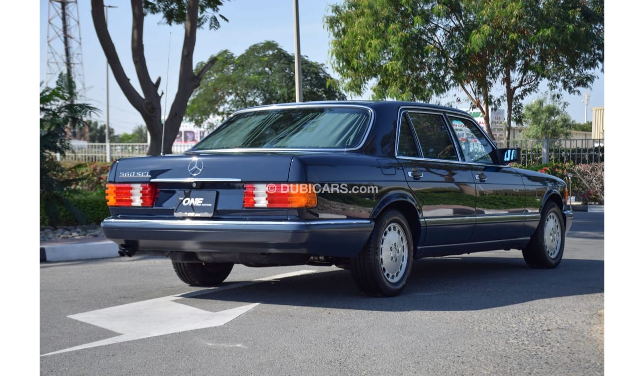 Mercedes-Benz 560 Original Paint & Low Milage