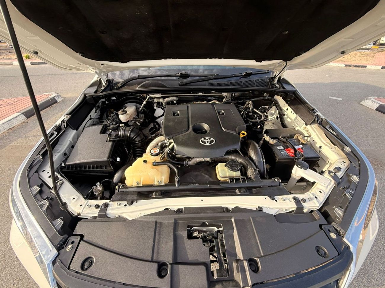 تويوتا فورتونر 2016 | 2.8L DIESEL ENGINE | AT | RHD | HEAVY NUDGE BAR | PADDLE SHIFTER | PUSH START ENGINE | CRUISE