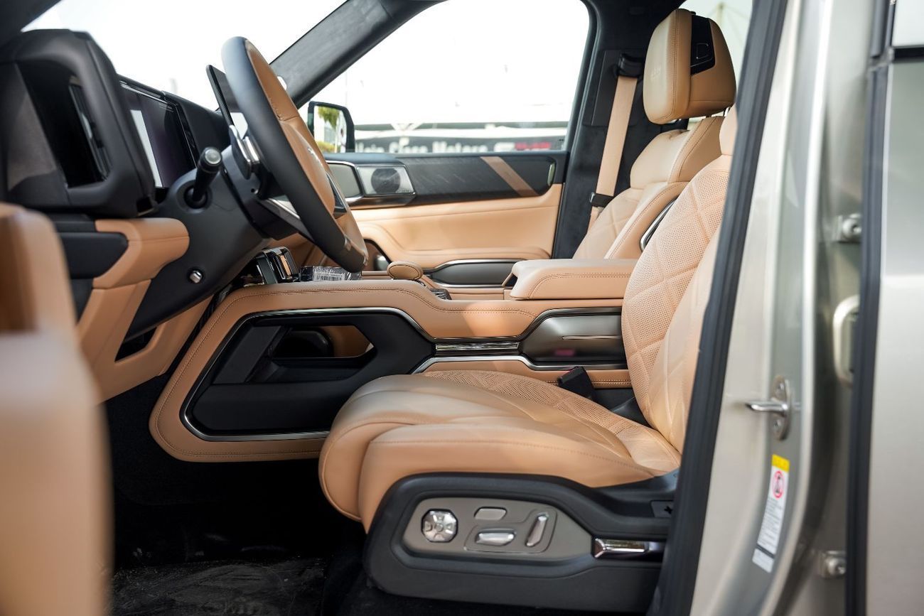 BYD Leopard 8 Smart and Brave Flagship Edition (7 Seats) 2025 BYD Leopard 8 Flagship plug in Hybrid 2.0L 7 seater