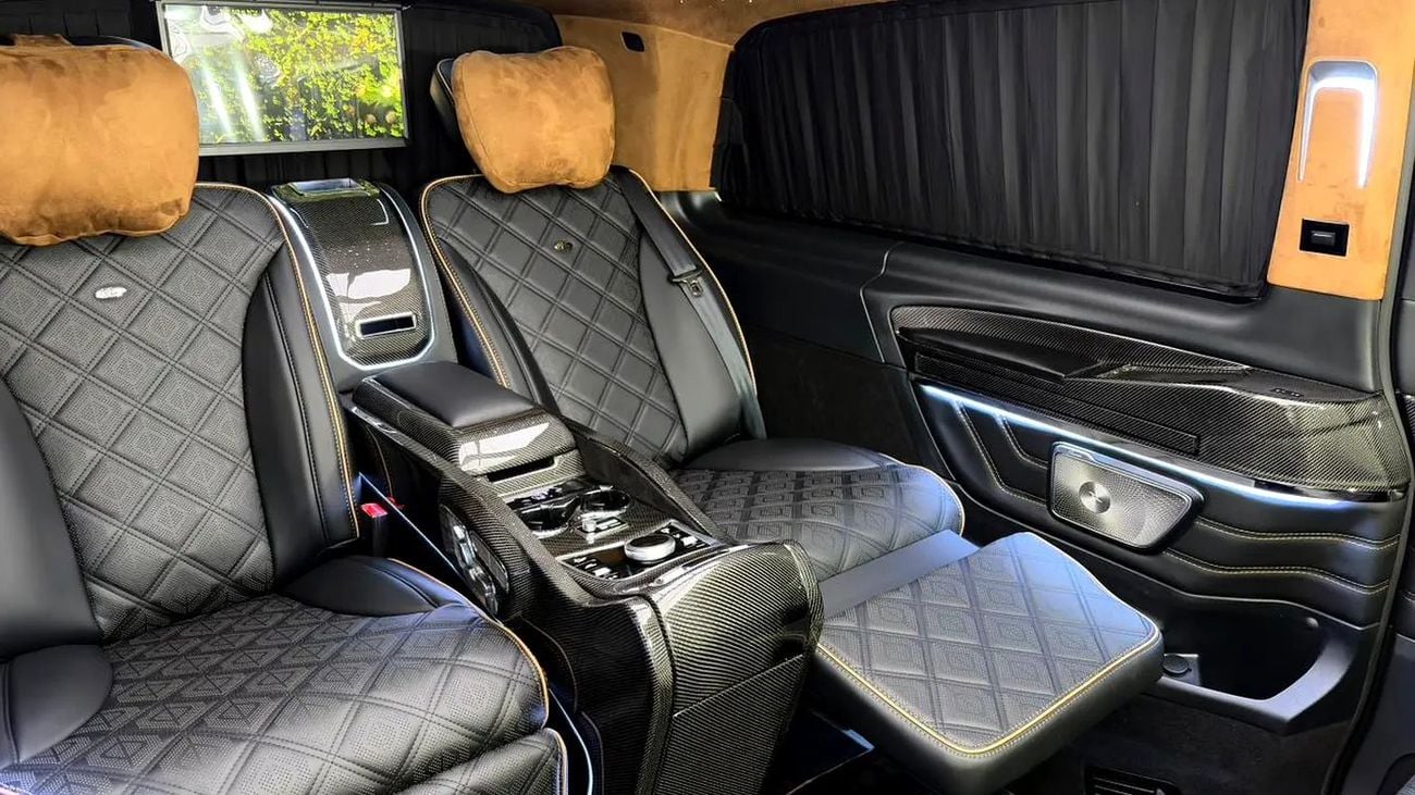 مرسيدس بنز V 300 ARRIVAL MODEL VIP MERCEDES GCC V300 with ADDITIONAL REAR AC - 2 Years Warranty by VLINE