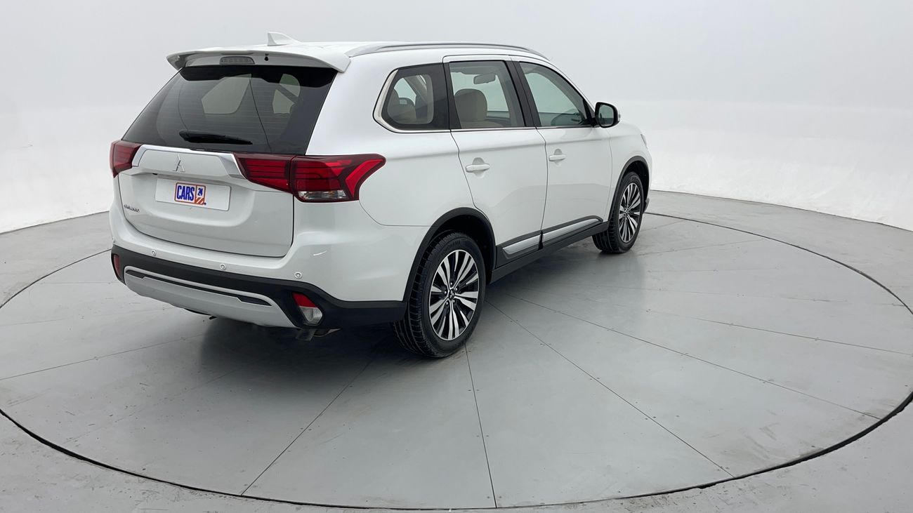 ميتسوبيشي آوتلاندر GLS MID 3 | بدون دفعة مقدمة | اختبار قيادة مجاني للمنزل