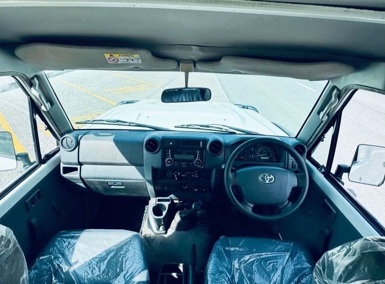 تويوتا لاند كروزر 70 LC76 STD 2018 RHD Diesel Engine 3 Doors Full Option Very Clean Title