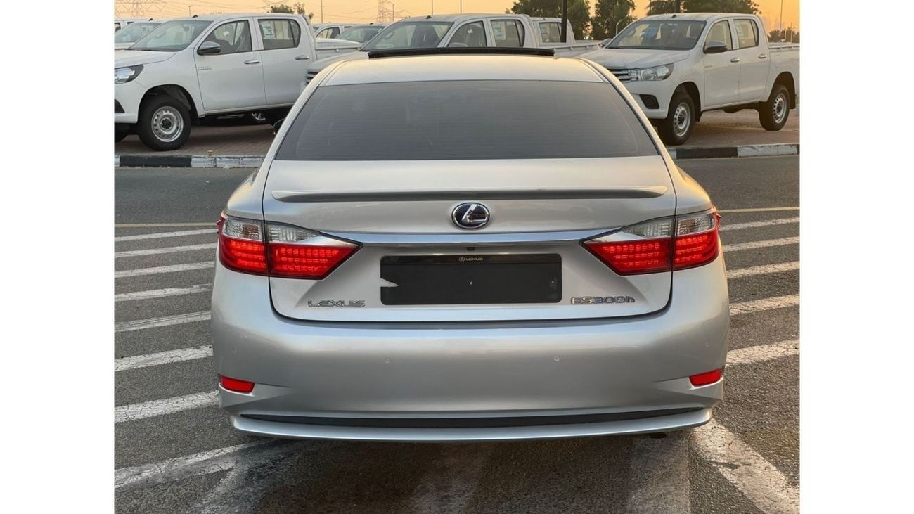 لكزس ES 300 2013 Lexus ES300H Hybrid 2.5L V4 - Japanese Specs Full Option - Without Accident