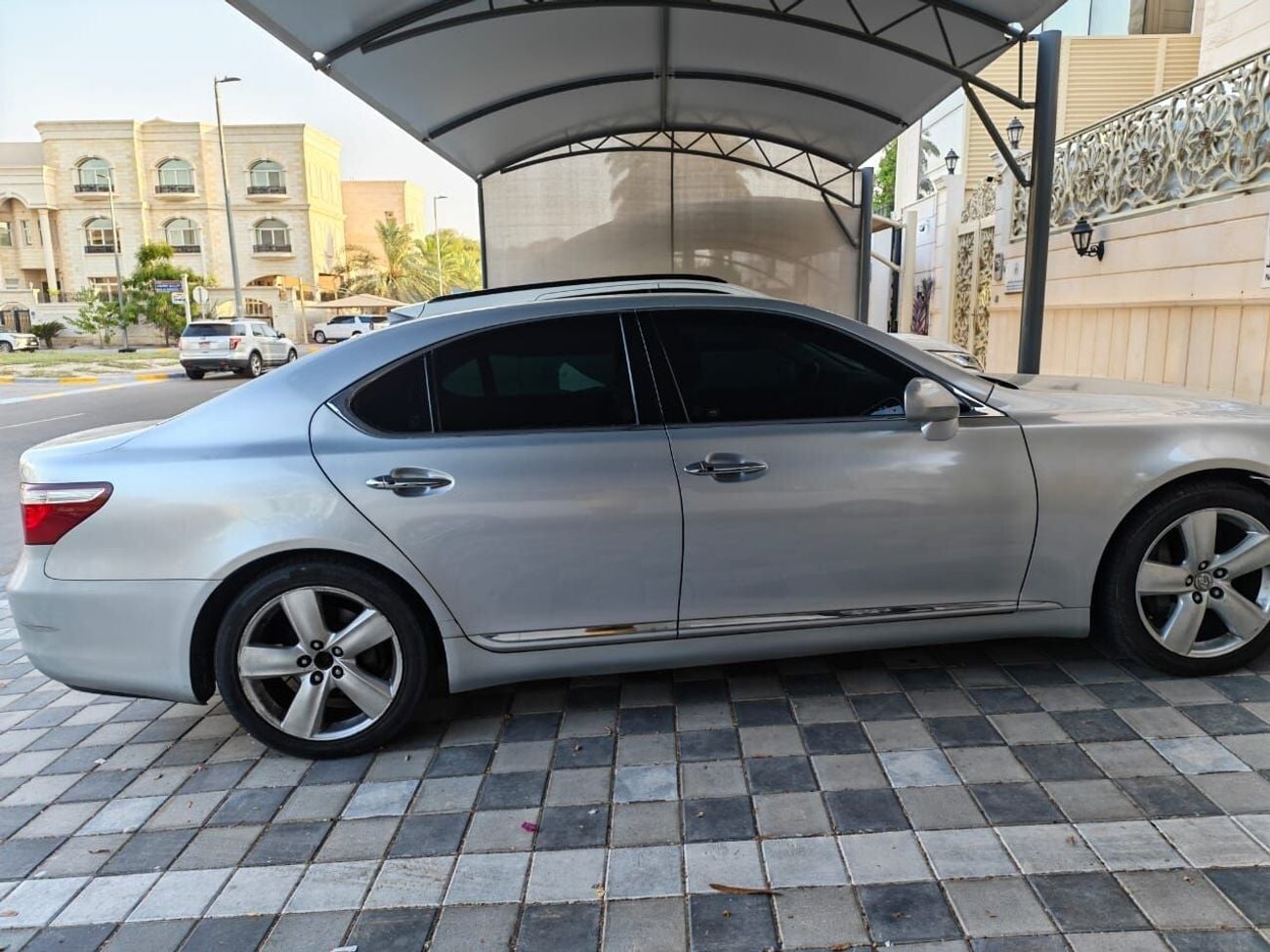 Lexus LS460