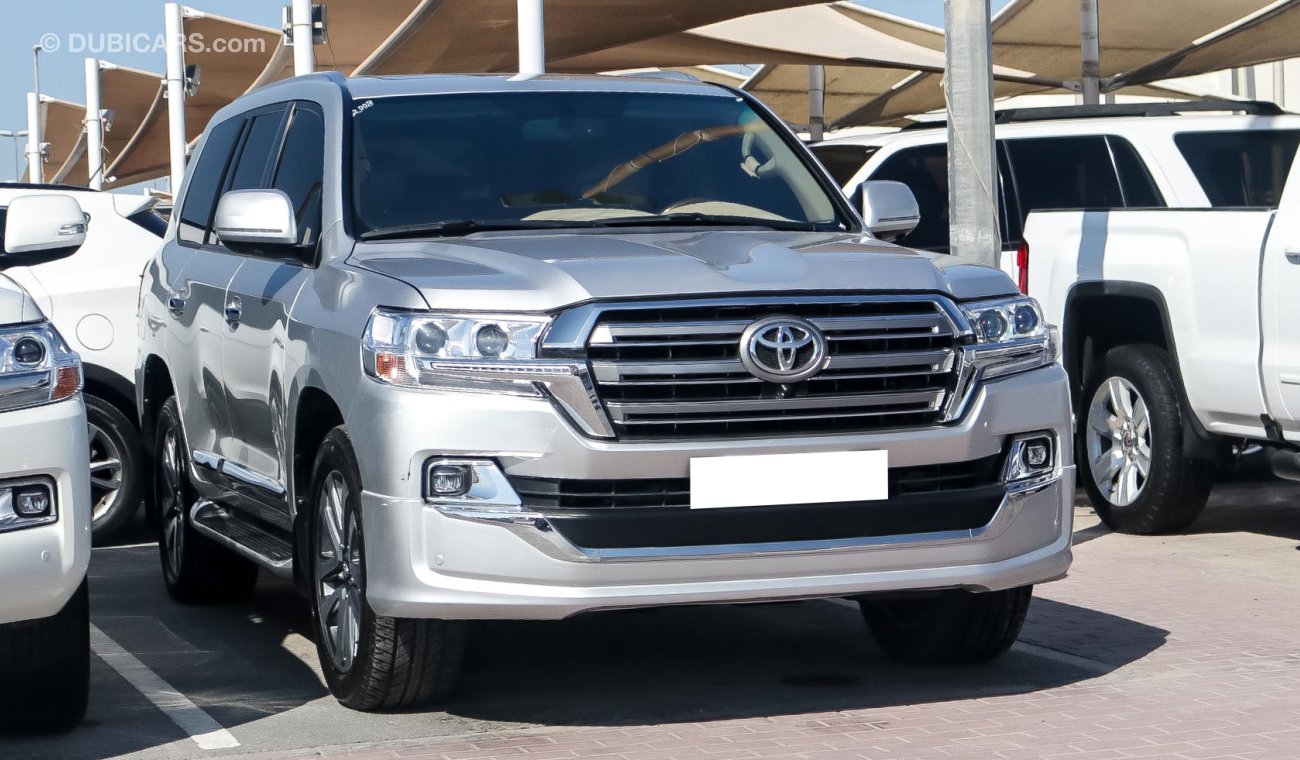 Toyota Land Cruiser VXR V8