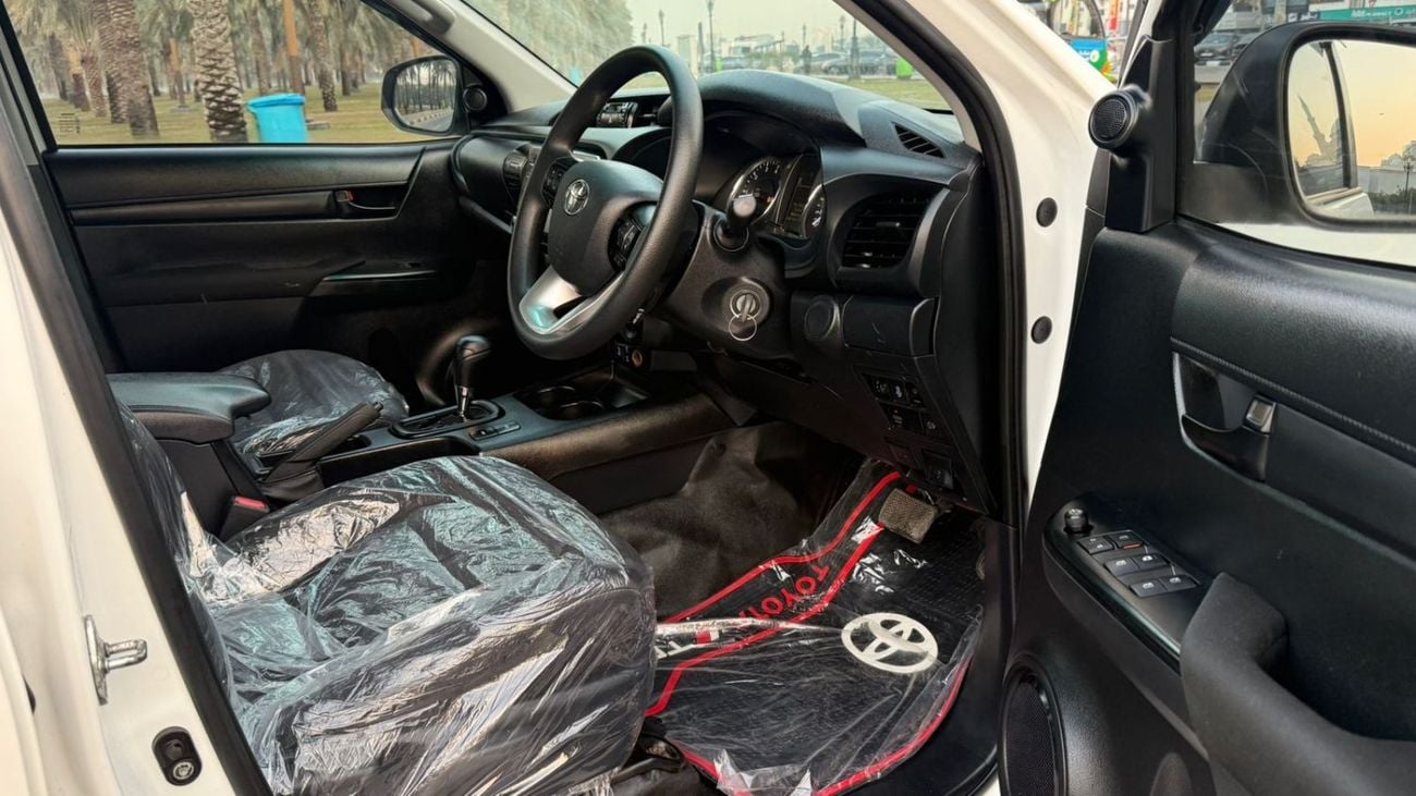 Toyota Hilux Toyota Hilux 2024 Model Engine 2.8 Diesel colour white Transmission Automatic Interior.Black 4x4 4DO
