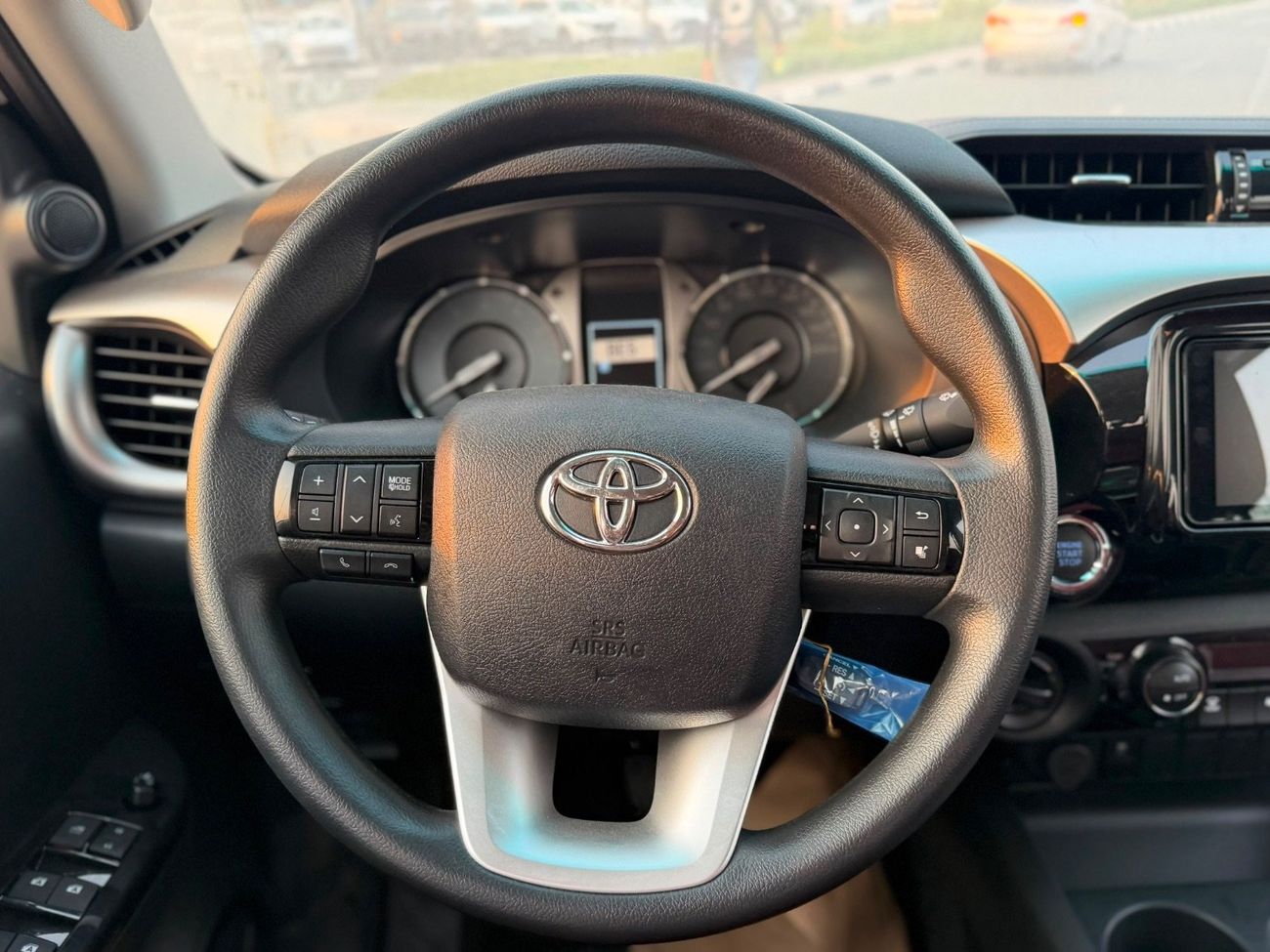 Toyota Hilux SGLX Toyota Hilux 2.7 AT push start Full option GCC 2025