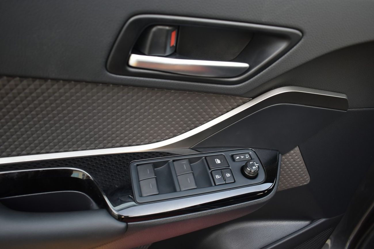 Toyota CHR 1.8L HYBRID LUXURY - 22YM (FOR EXPORT ONLY)