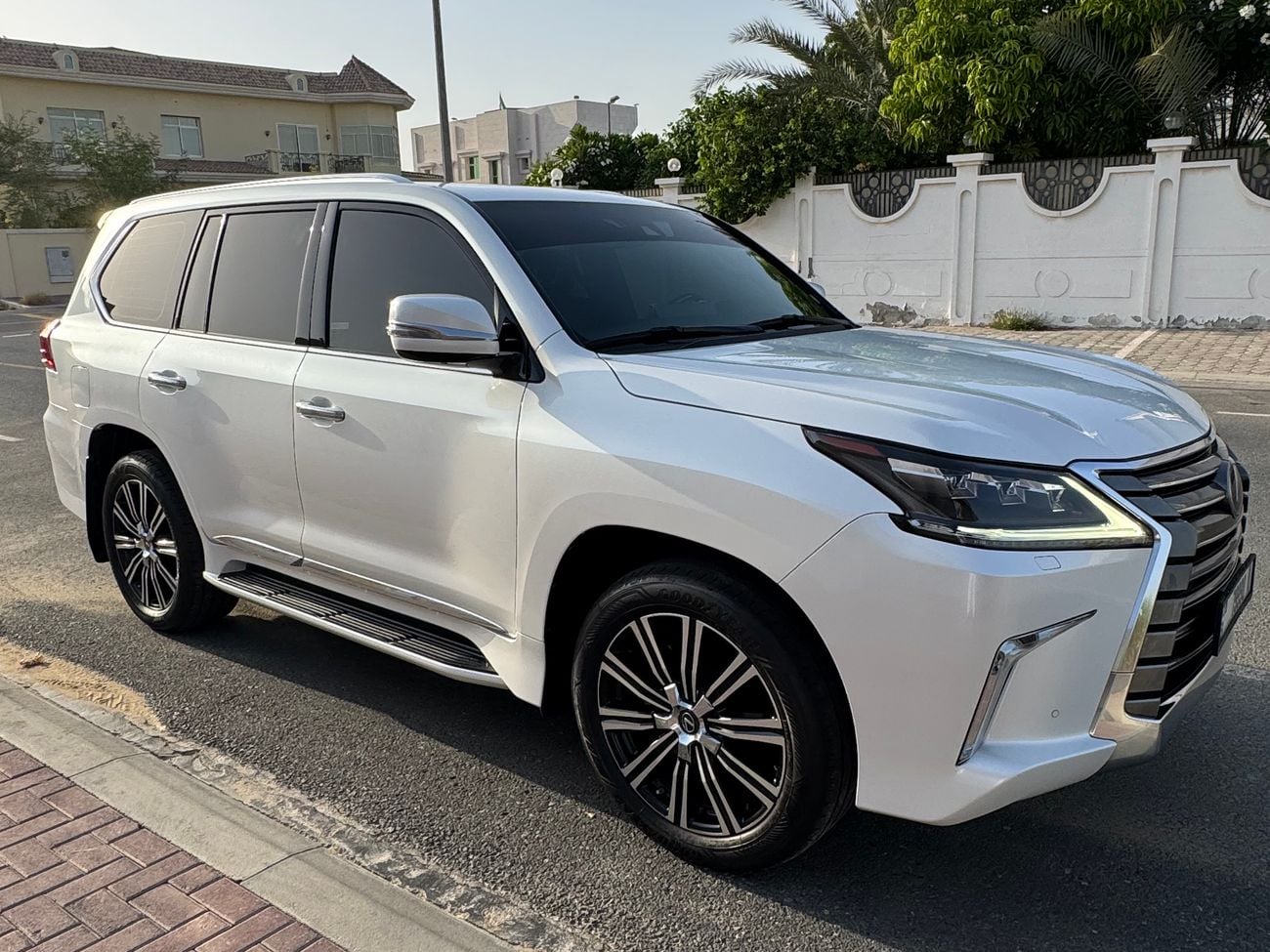 Lexus LX570
