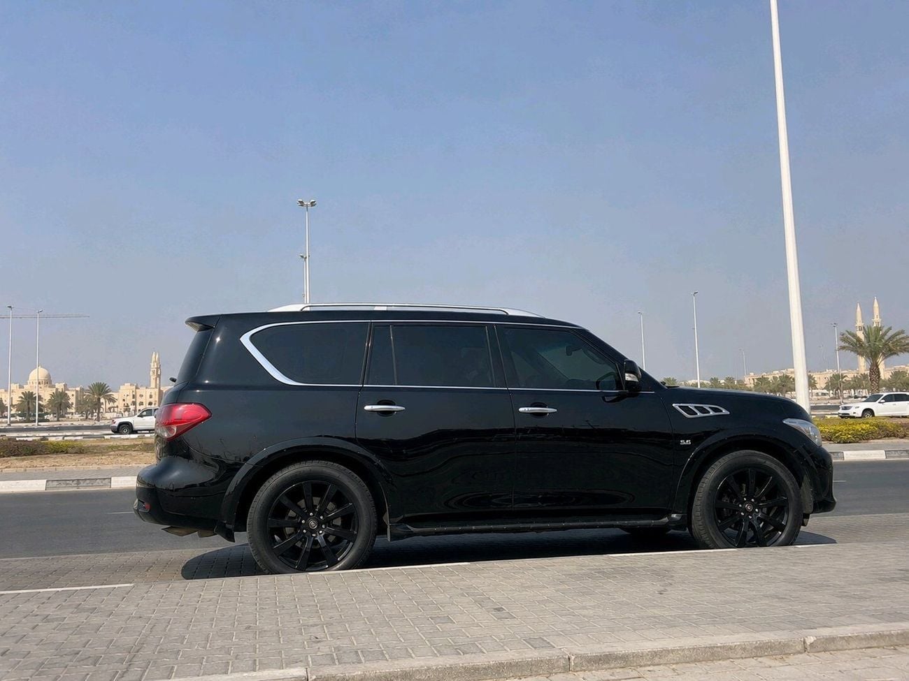 Infiniti QX80